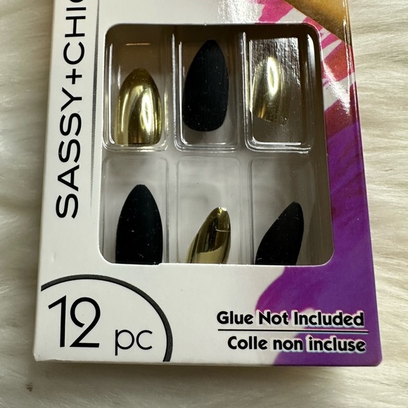 🩷5/$10 Metallic Fashion Nails - Gold and Black - Picture 4 of 5